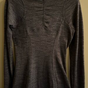 Lululemon 5 Mile Size 2 long-sleeve stretch